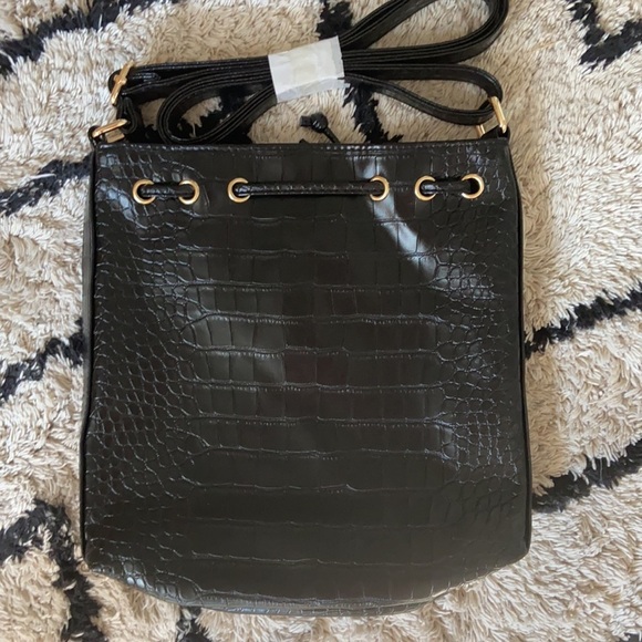 3/$30✨ Black bucket bag - Picture 3 of 4